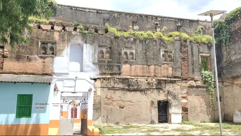 Jara Roy Bari's Durga Puja