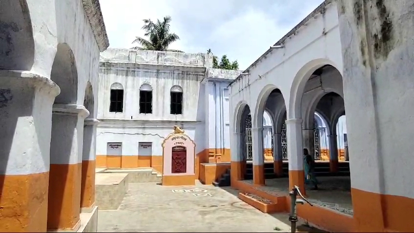 Jara Roy Bari's Durga Puja