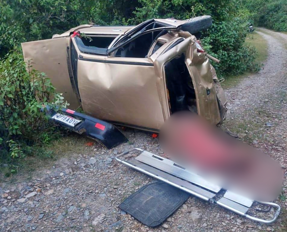 Car fell into Ditch in Shimla