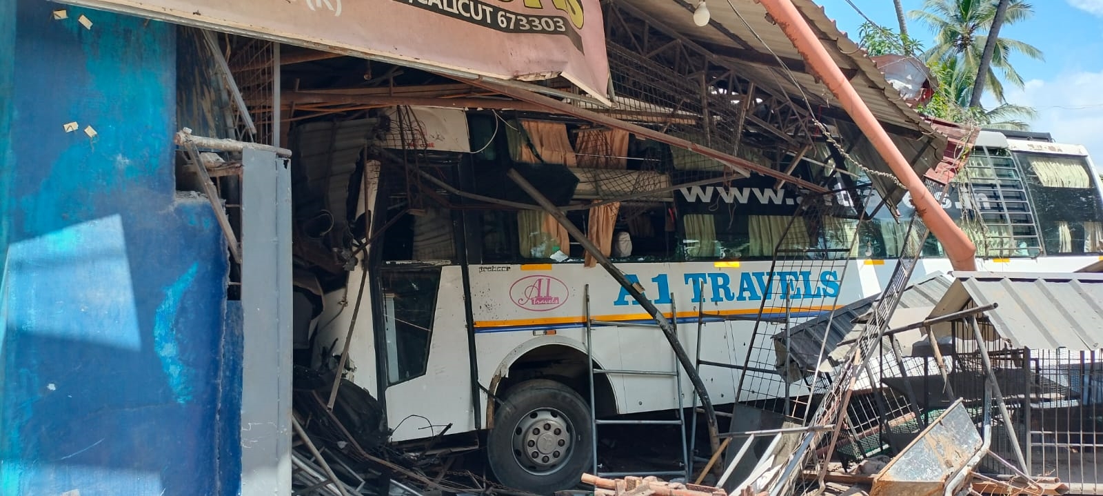 TOURIST BUS ACCIDENT KATTILPEEDIKA  KOZHIKODE NH KATTILPEEDIKA ACCIDENT  ടൂറിസ്‌റ്റ് ബസ് അപകടം കാട്ടിൽപീടിക  കോഴിക്കോട് ബസ് അപകടം