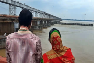 Babuli Behera, left, with his wife Tumkini looking at Mahanadi river in Odisha's Cuttack.