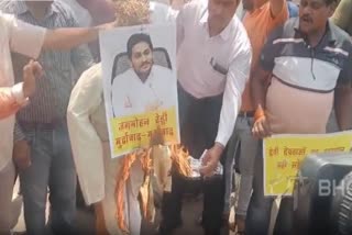 Hindu Activists Stage Protest Against Jagan Mohan Reddy against 'adulteration' of Tirupati laddu prasadam, in  Bhopal, Madhya Pradesh on Saturday, September 21, 2024