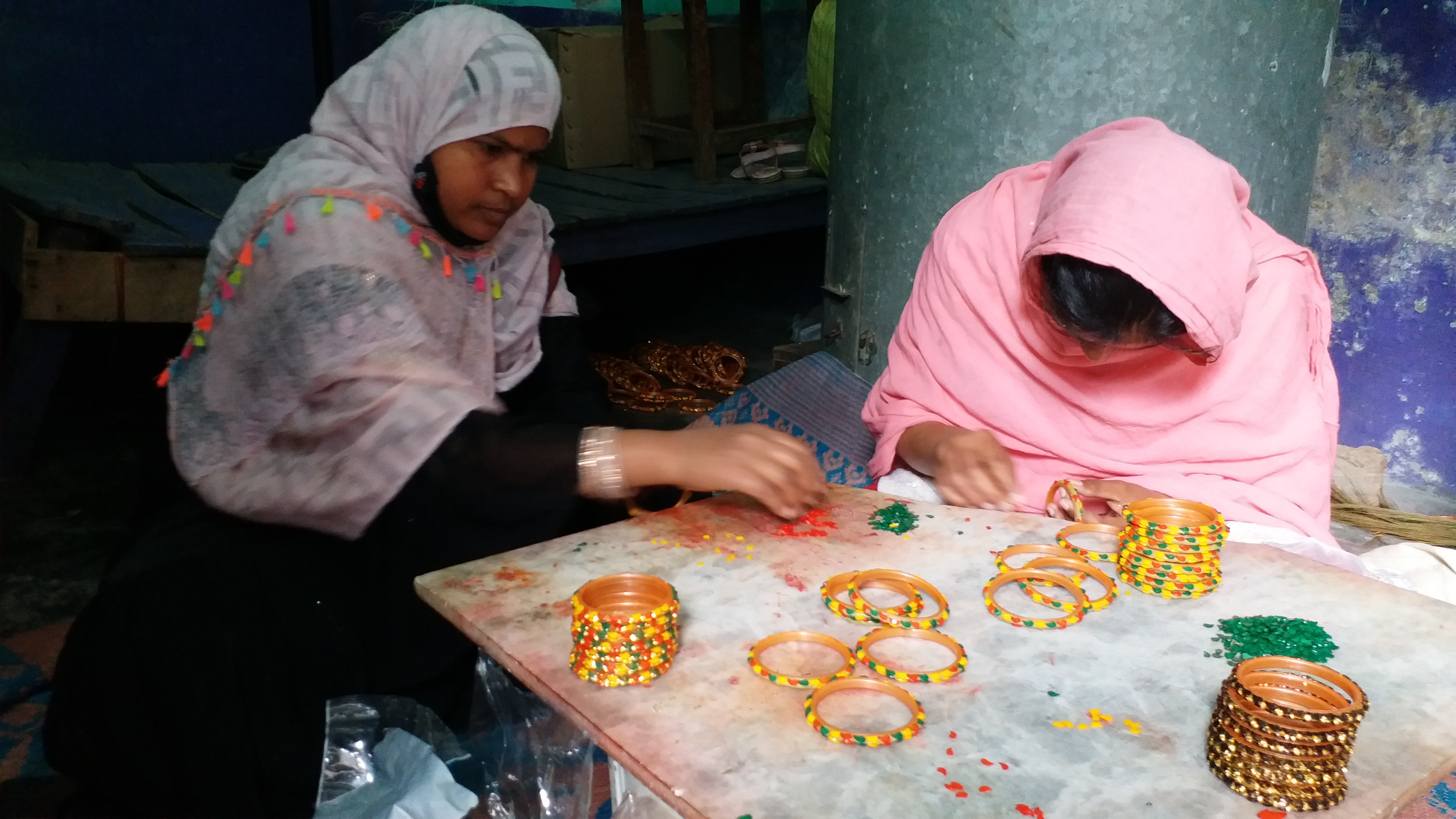 making bangles is a useful job for the Muslim women of Gaya Bihar, Even in the rainy season