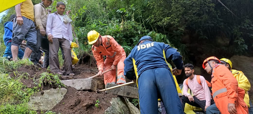 Landslide on Kedarnath Yatra Route