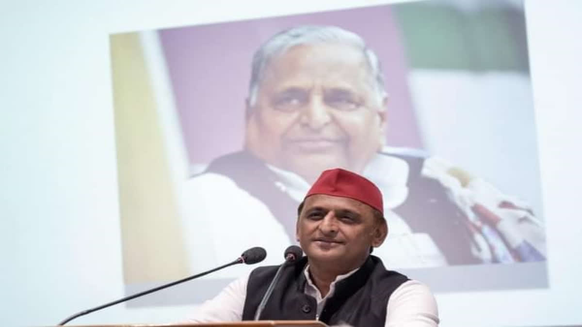 Brushing aside any conversation revolving around UP's Samajwadi Party chief Akhilesh Yadav, the Congress president Kamal Nath while talking to reporters, on Friday, in Chhindwara, said, "Arey bhai chhoro Akhilesh Vakhilesh (leave aside Akhilesh Yadav)".