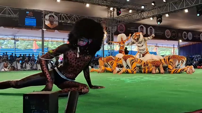 navarathri-festival-tiger-dance-special-in-managaluru