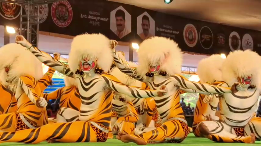 navarathri-festival-tiger-dance-special-in-managaluru