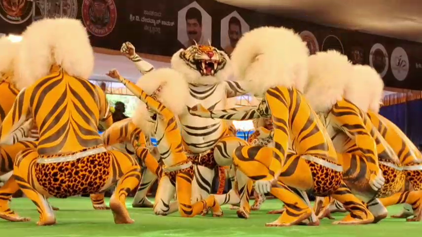 navarathri-festival-tiger-dance-special-in-managaluru