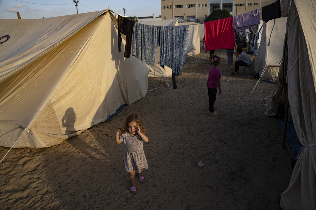 A tent camp for displaced Palestinians pops up in southern Gaza, reawakening old traumas (AP photo)
