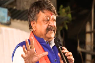 Kailash Vijayvargiya sing song