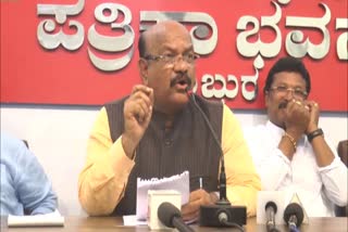 MP Umesh Jadhav spoke at the press conference.