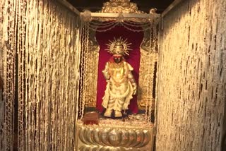 Kanyaka_Parameswari_Temple_Decorated_With_600_KG_Silver