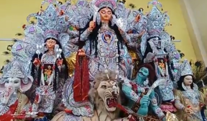पटना खुलने के बाद मां दुर्गा का भव्य रूप के दर्शन को उमड़ी भीड़