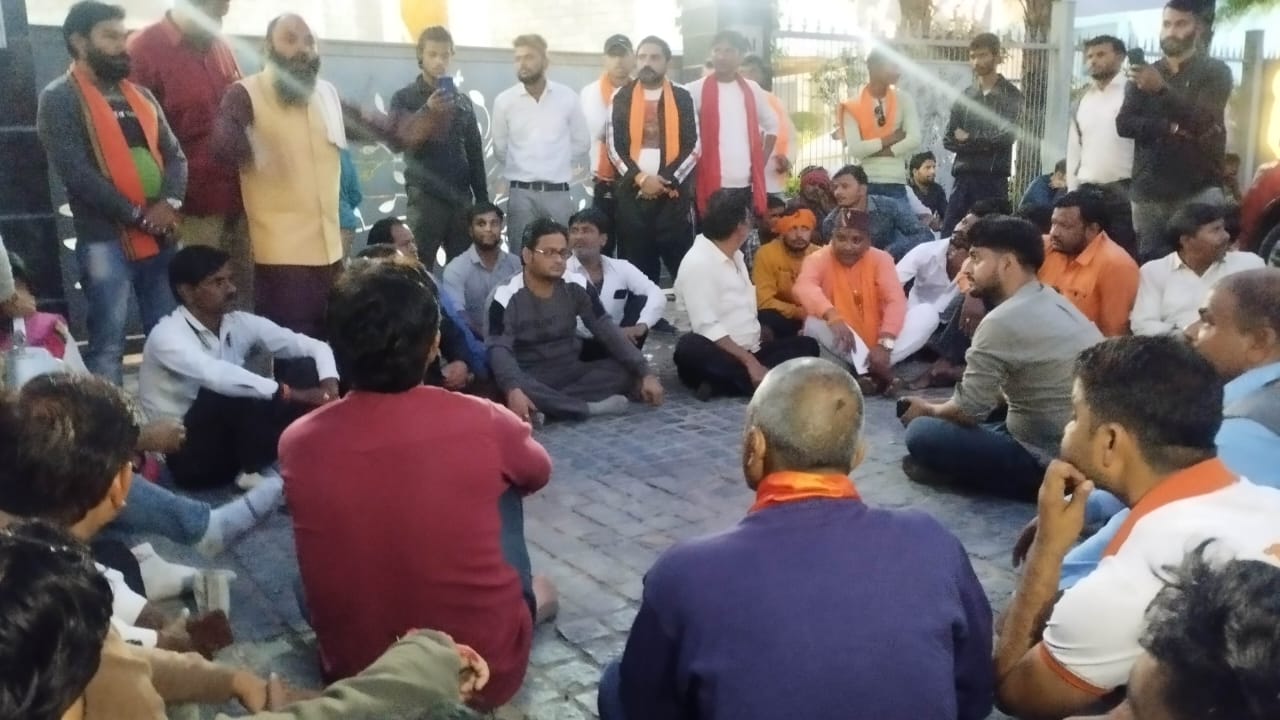 Protest against Sufi singer Chand Ahmed in Rishikesh