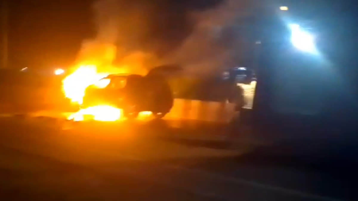 Car Caught fire in Jaipur