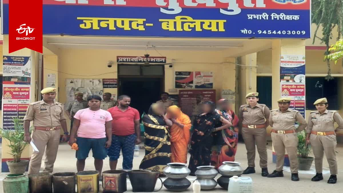 पुलिस की गिरफ्त में शराब बनाने के आरोपी.