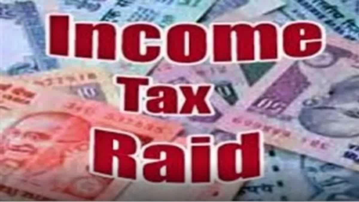 Income tax officials raid  raid the houses and offices of businessmen  Income tax officials raid in Bengaluru  ಉದ್ಯಮಿಗಳ ಮನೆ  ಕಚೇರಿಗಳಲ್ಲಿ‌ ಆದಾಯ ತೆರಿಗೆ ಅಧಿಕಾರಿಗಳ ದಾಳಿ  ಆದಾಯ ತೆರಿಗೆ ಇಲಾಖೆ ದಾಳಿ  ಬೆಳ್ಳಂಬೆಳಗ್ಗೆ ಮನೆ ಮತ್ತು ಕಚೇರಿಗಳ ಮೇಲೆ ದಾಳಿ  ಉದ್ಯಮಿಗಳಿಗೆ ಆದಾಯ ತೆರಿಗೆ ಅಧಿಕಾರಿಗಳು ಶಾಕ್