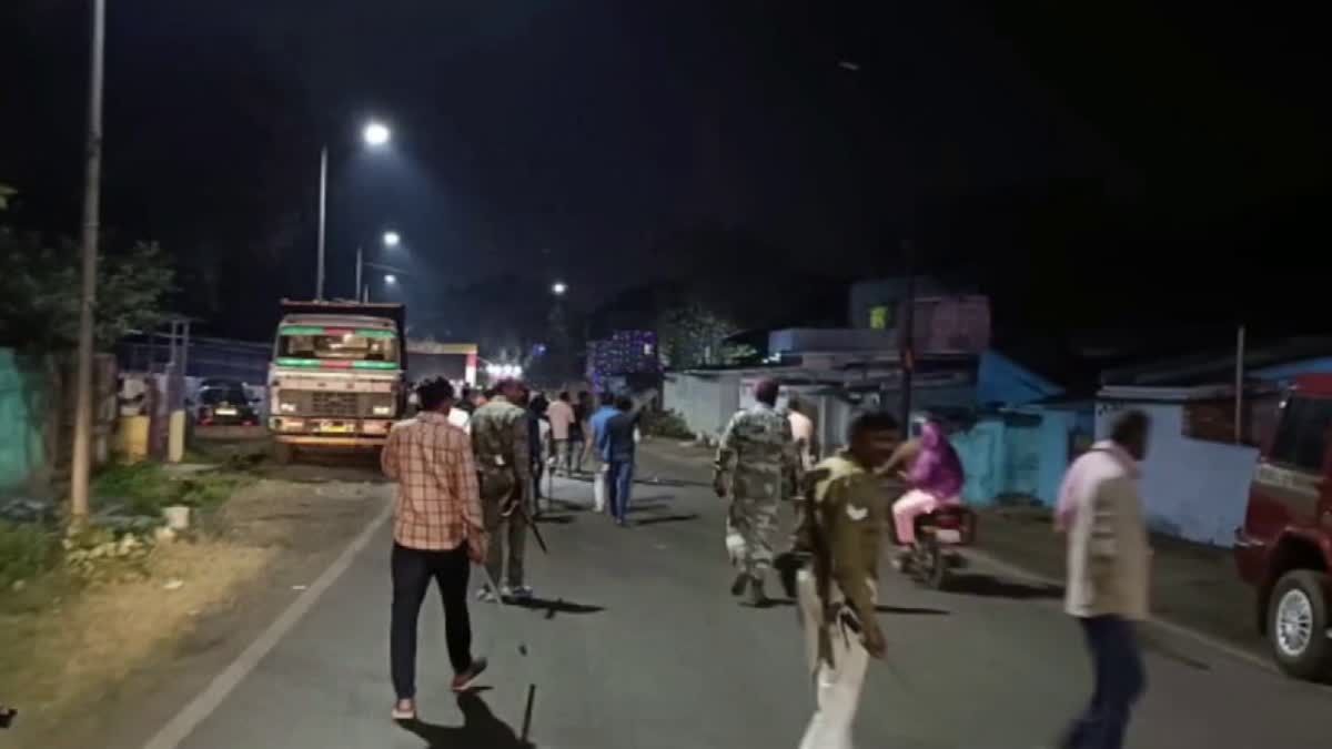 Clashes between BJP workers in Dhanbad