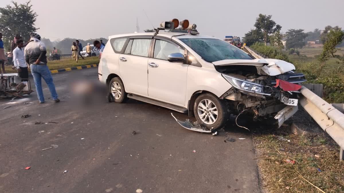 জেলাপ্রশাসকের গাড়ি পিষে মারল রাস্তায় থাকা লোকজনকে