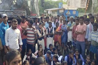 protest-by-students-and-villagers-demanding-stop-of-ksrtc-bus-in-raichur