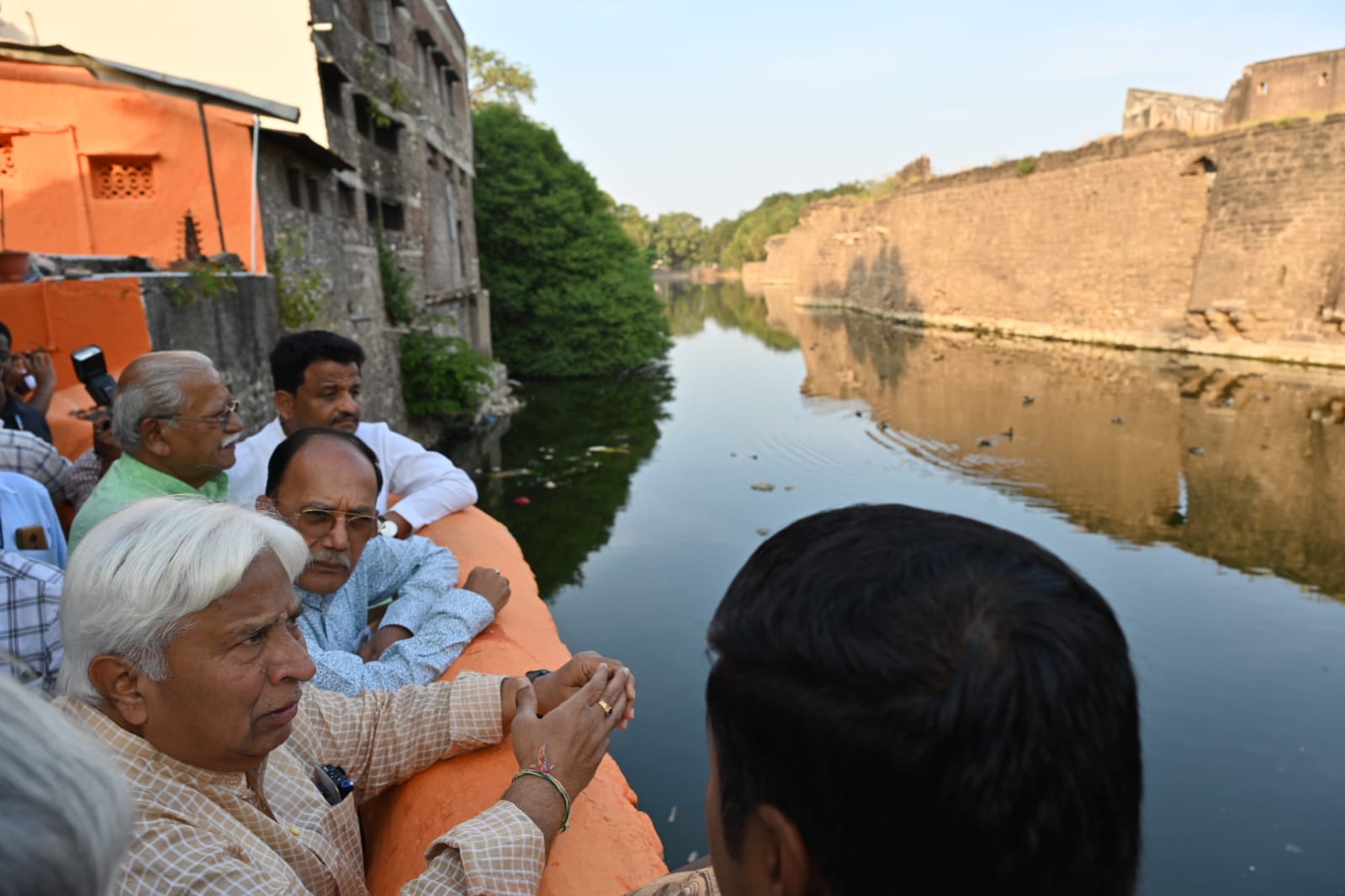 ಐತಿಹಾಸಿಕ ಸ್ಮಾರಕಗಳ ವೀಕ್ಷಣೆ