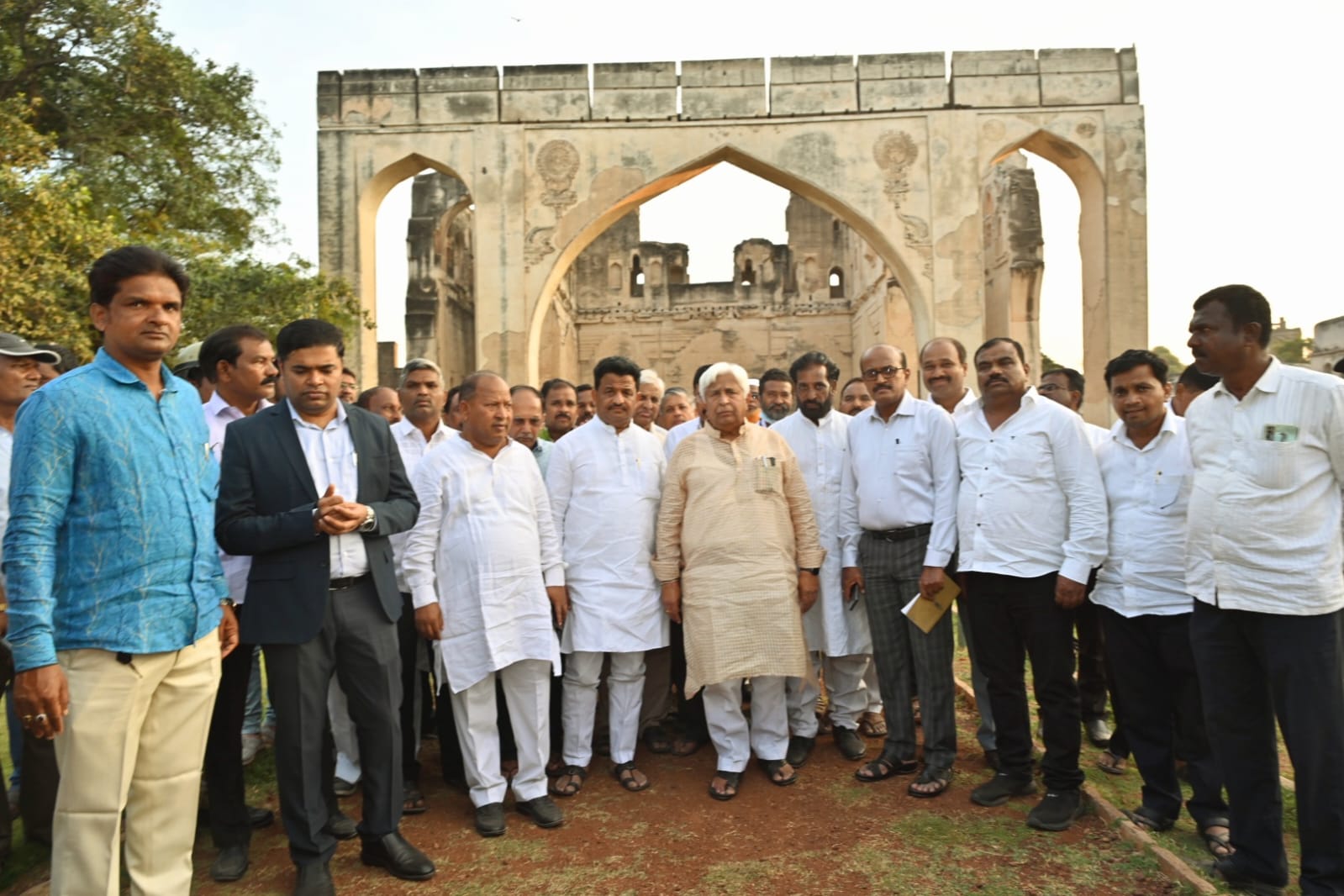 ಐತಿಹಾಸಿಕ ಸ್ಮಾರಕಗಳ ವೀಕ್ಷಣೆ