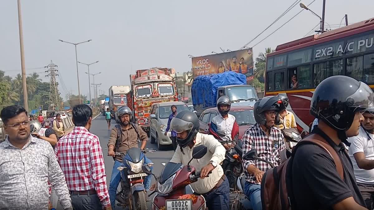 BHUBANESWAR ROAD ACCIDENT