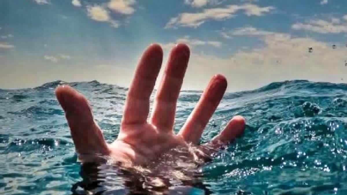 Student Missing In Sea Ernakulam  വിദ്യാര്‍ഥിയെ കടലില്‍ കാണാതായി  തിരയില്‍പ്പെട്ട് വിദ്യാര്‍ഥി  Student drown in Cherai Beach