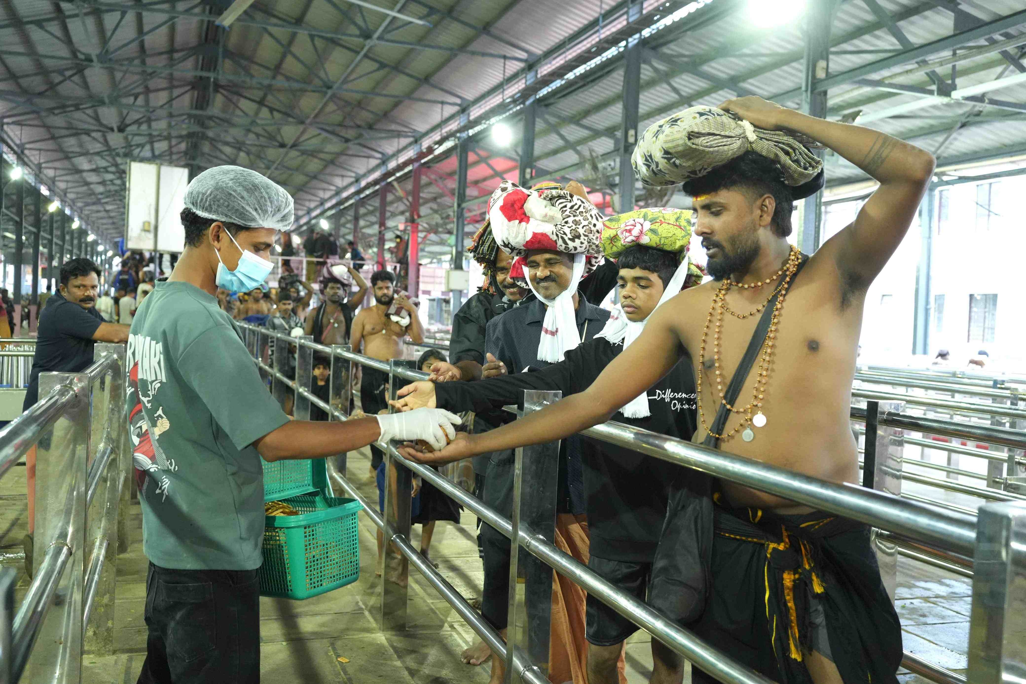 SABARIMALA NEWS  ശബരീ തീർഥം  ശബരിമല തീര്‍ഥാടനം  തിളപ്പിച്ച ചുക്കുവെള്ളം ബിസ്ക്കറ്റ്