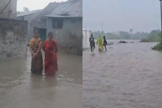 ராமநாதபுரம் மாவட்டத்தில் பெய்த கனமழையால் ஊருக்குள் தேங்கிய மழைநீர்