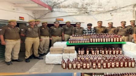 police-caught-liquor-worth-rs-20-lakh-being-taken-to-haryana-in-firozabad latest today samachar.