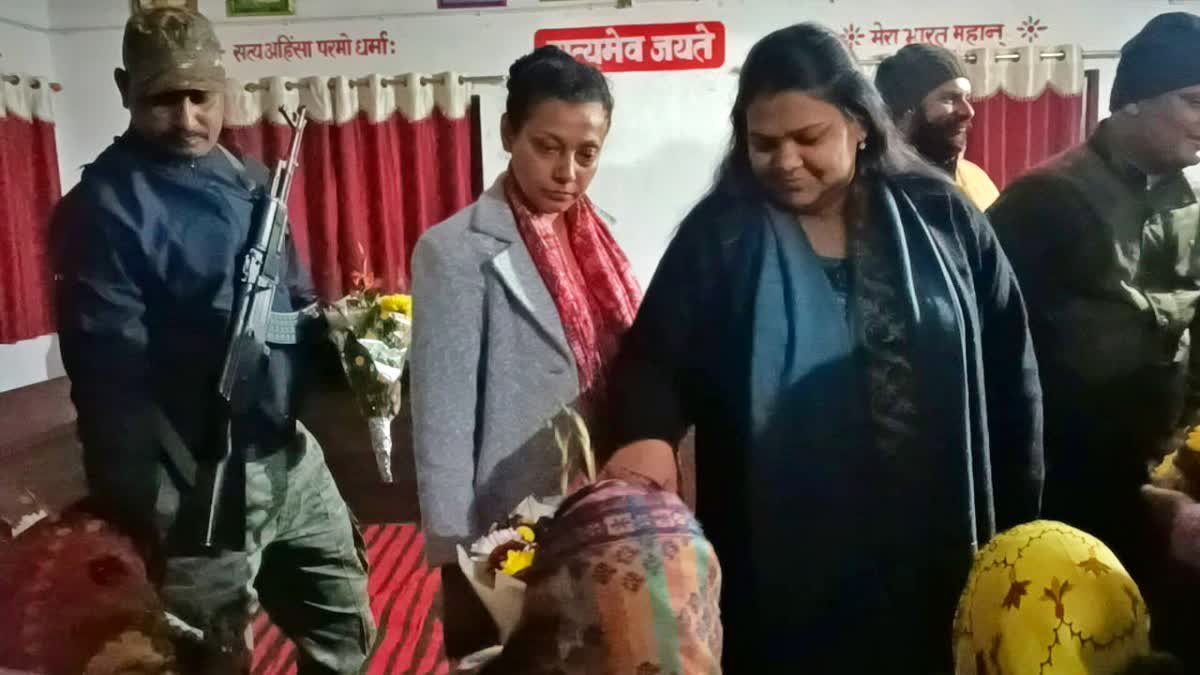 Hazaribag DC distributed blankets