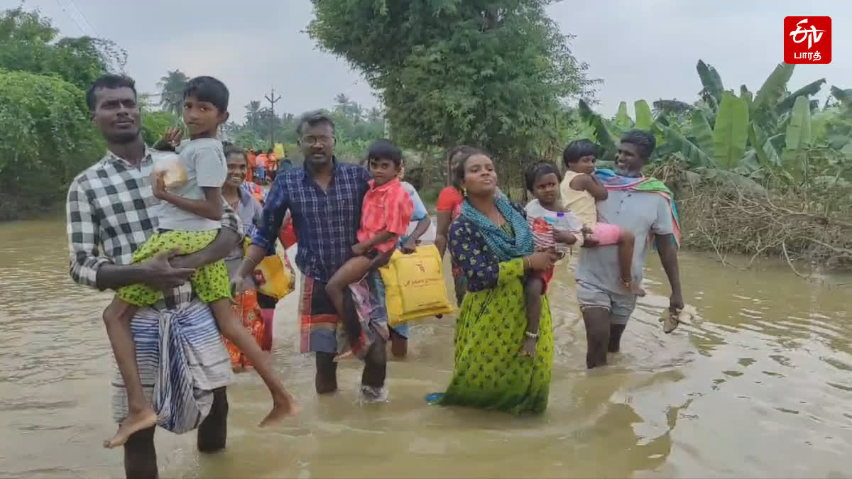 மீட்பு பணியில் களத்தில் இறங்கிய இயக்குனர் மாரி செல்வராஜ்