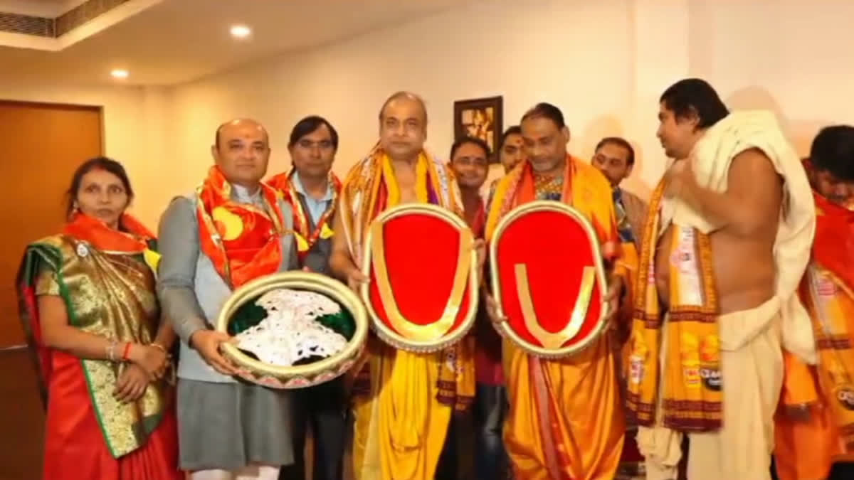 Puri  Puri Sri Jagannath Temple  Gujarat man donates ornaments to Puri temple  donates gold and silver ornaments to temple  75 lakh worth ornaments to Puri  പുരി ജഗന്നാഥന്‌ സ്വർണം വെള്ളി ആഭരണങ്ങൾ  പുരി ശ്രീ ജഗന്നാഥ ക്ഷേത്രം  Lord Jagannath  75 ലക്ഷം രൂപ വിലമതിക്കുന്ന സ്വർണം വെള്ളി ആഭരണങ്ങൾ  Puri Sri Jagannath Temple in Odisha  donating ornaments to temple