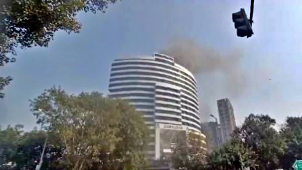 New Delhi:  Fire breaks out on 11th floor of Gopaldas Bhawan, 15 fire tendor rushed to the spot.