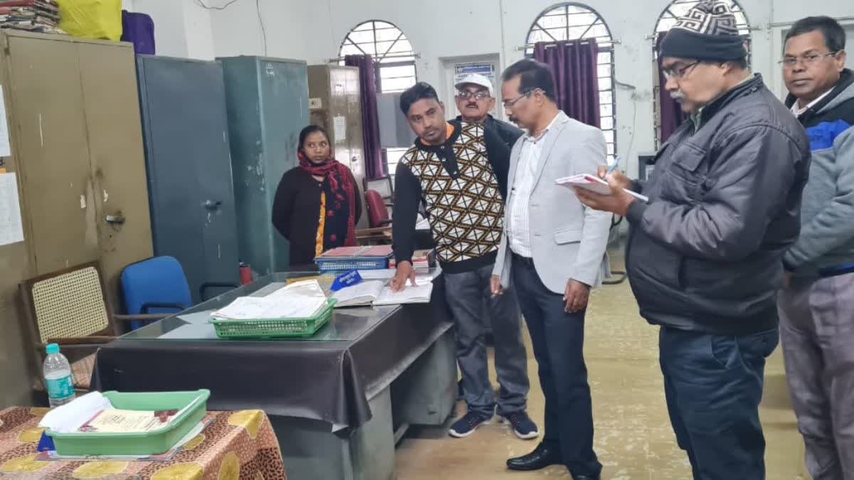 Koriya Additional Collector Surprise inspection of Joint Collectorate office i