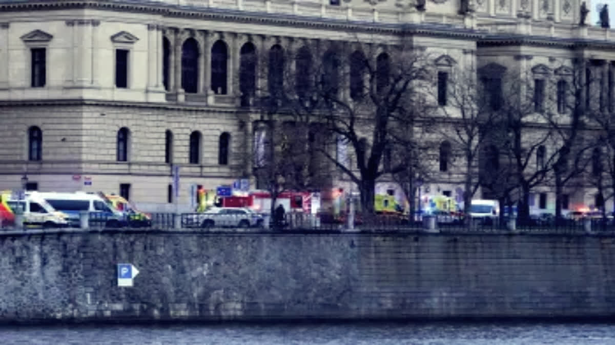 10 people killed in a mass shooting in downtown Prague