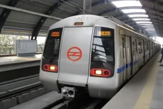 Womans death at metro station  dmrc offers 15 lakh compensation  dmrc to give 15 lakh compensation for womans death  inderlok metro station  womans death at inderlok metro station  മെട്രോ സ്റ്റേഷനിലെ യുവതിയുടെ മരണം  Delhi Metro Rail Corporation  Metro Railway Safety  Metro Railway  ഡൽഹി മെട്രോ  റെയില്‍വേ  ഡൽഹി മെട്രോ റെയിൽ കോർപ്പറേഷൻ