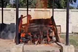 Muslim Family in Kerala Cremates their Hindu Brother