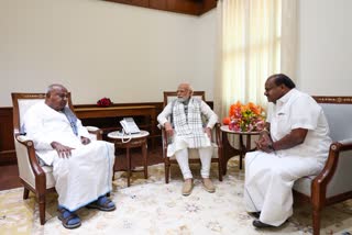 Etv BharatDeve Gowda, Kumaraswamy meet PM Modi amid speculations about seat adjustment in Karnataka