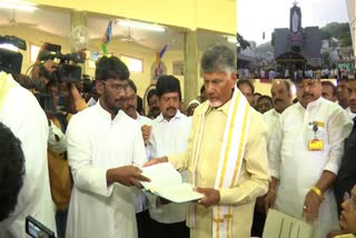 chandrababu_naidu_and_bhuvaneswari_in_mary_matha_temple_vijayawada