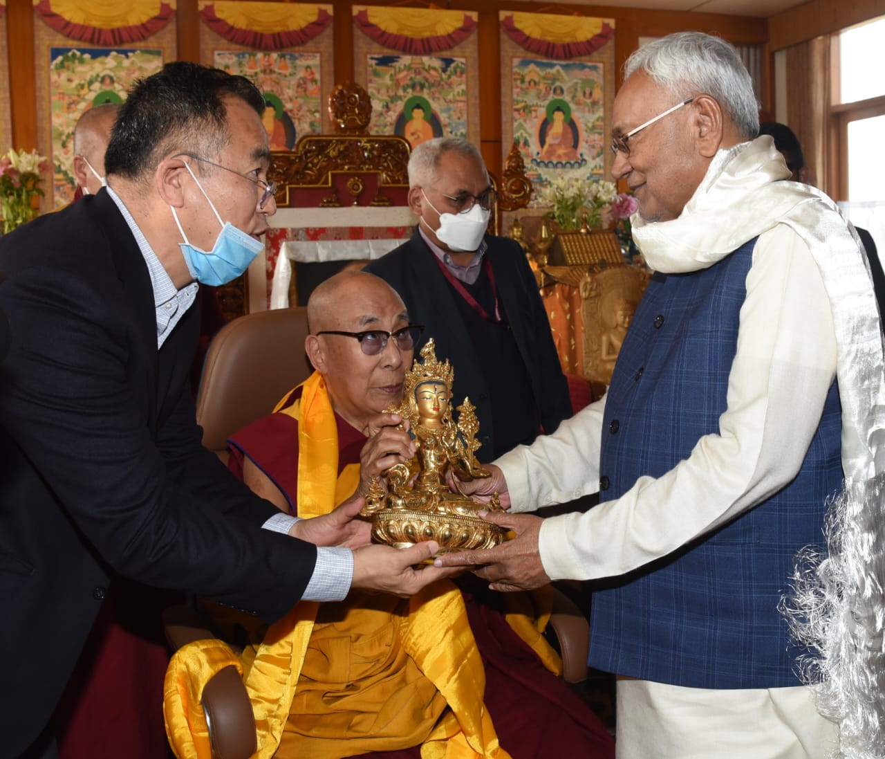 Nitish Kumar took blessings of Dalai Lama