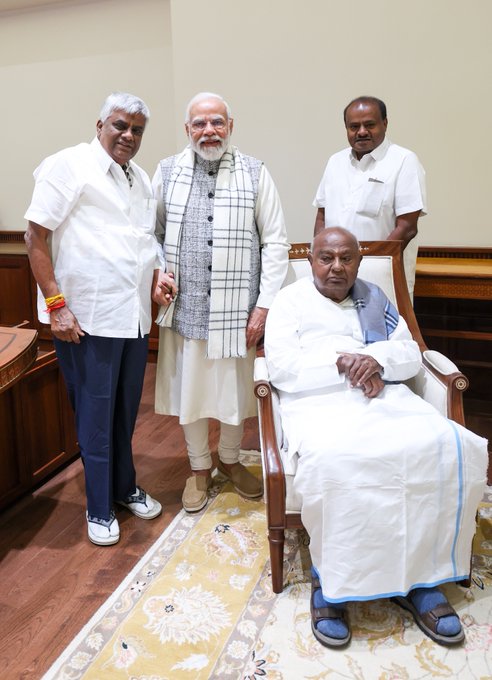 Former PM HD Devegowda along with HD Kumaraswamy and HD Revanna meets PM Modi in Delhi