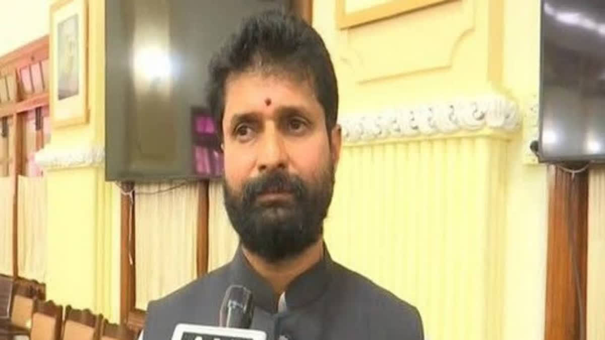 BJP MLC C T Ravi on Saturday accused the Belagavi police of acting on instructions from unidentified individuals during his custody and demanded a judicial probe into the call recordings of all officers involved, including Belagavi SP.