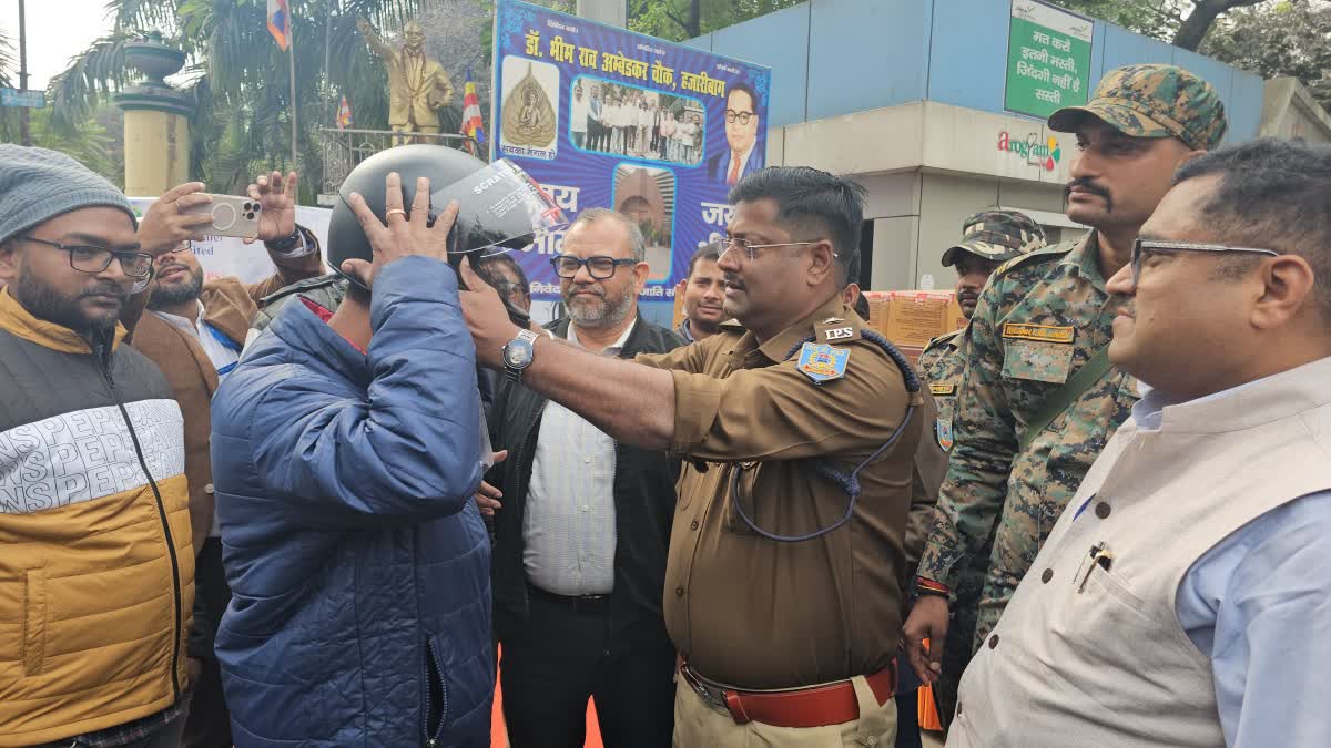 free helmet distribution among people by police and NTPC In Hazaribag