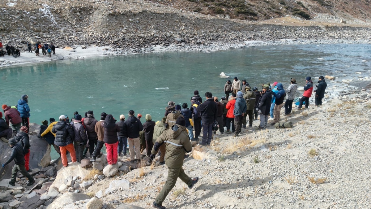 नदी नालों से पर्यटकों को दूर रहने की सलाह