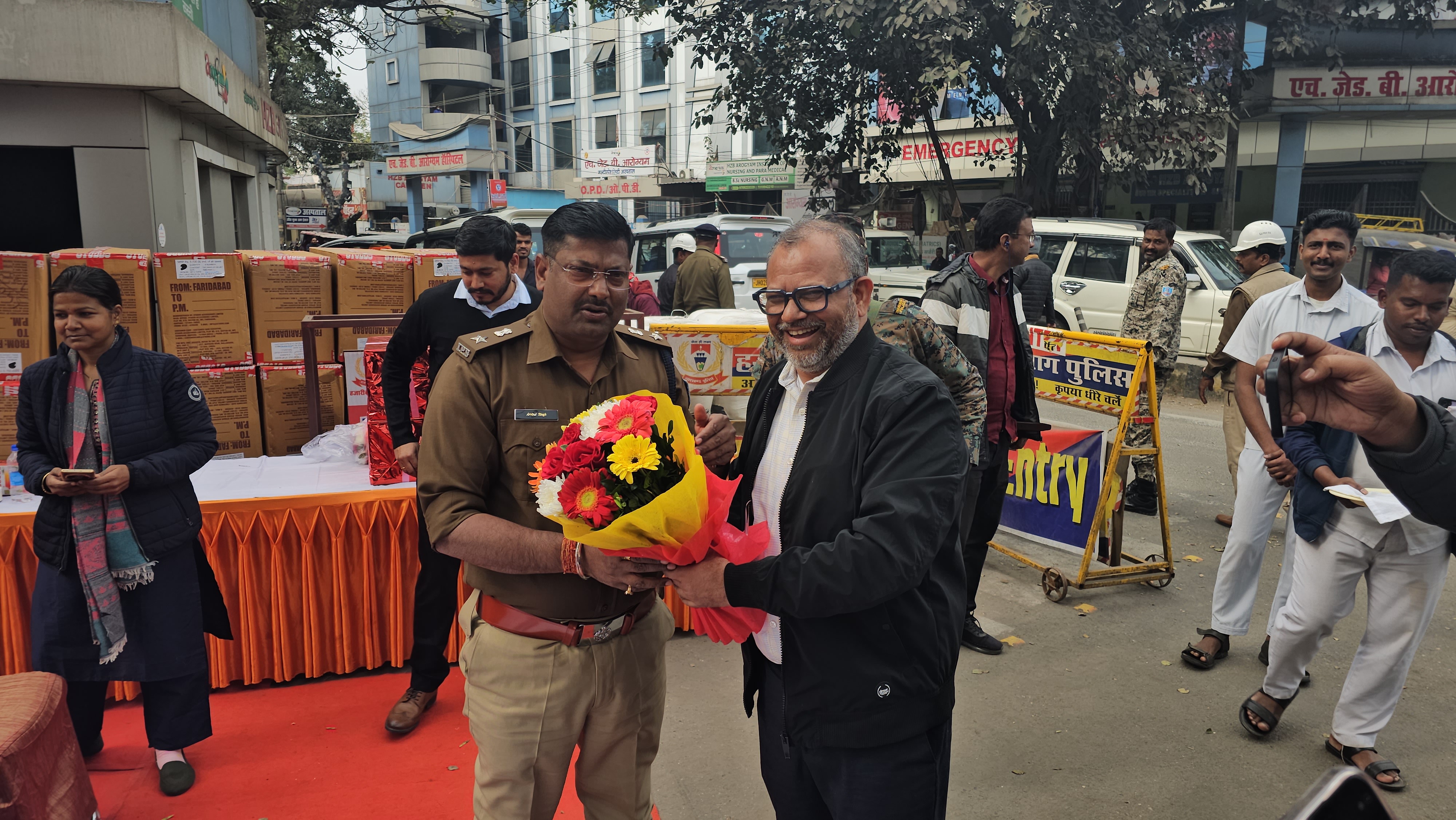 free helmet distribution among people by police and NTPC In Hazaribag