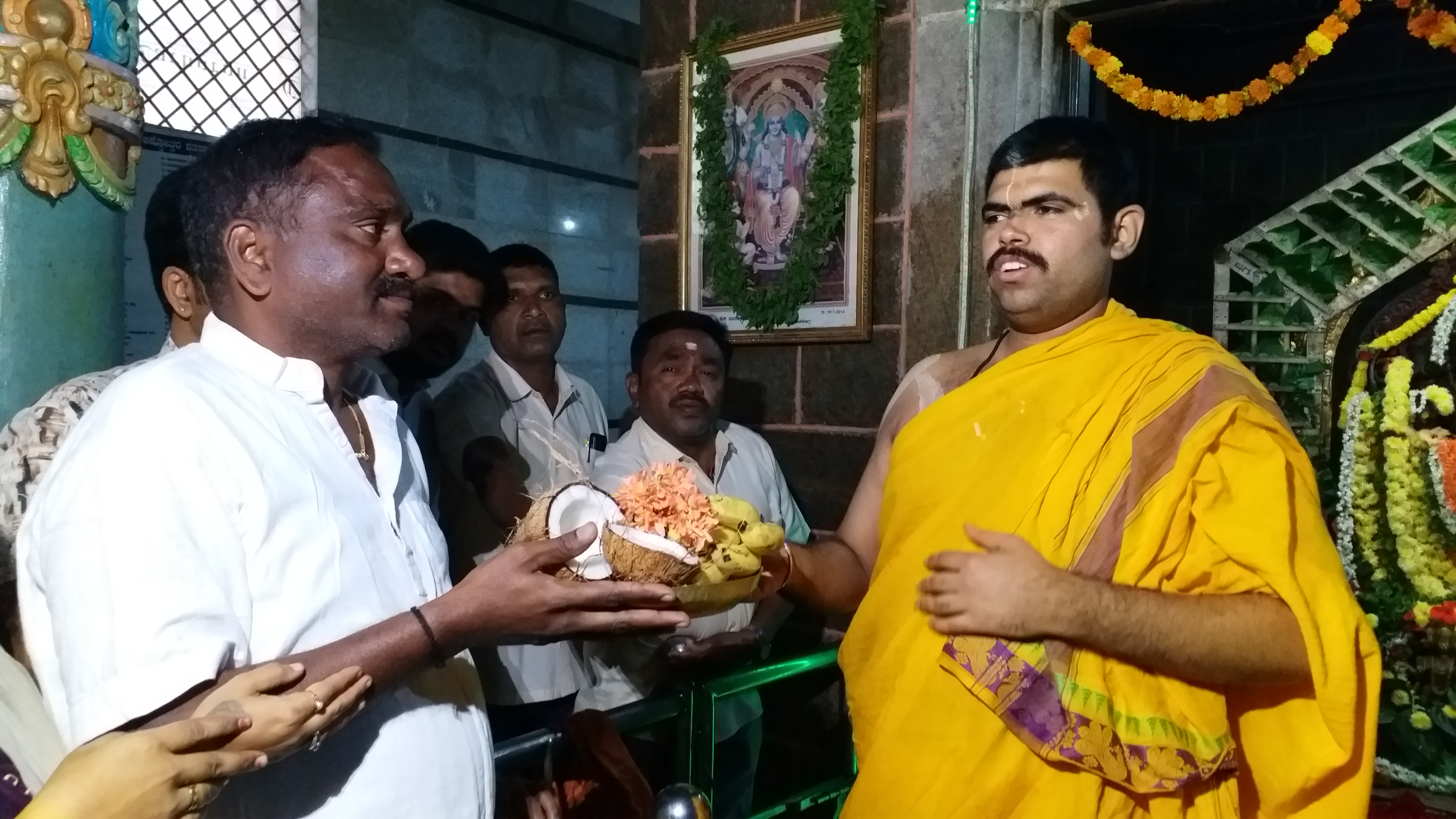 Shivarajkumar fans offer prayers at Anjaneya Temple