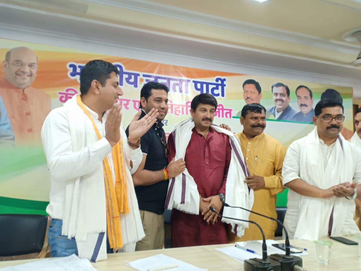 manoj tiwari and sidharthan in obc morcha meeting