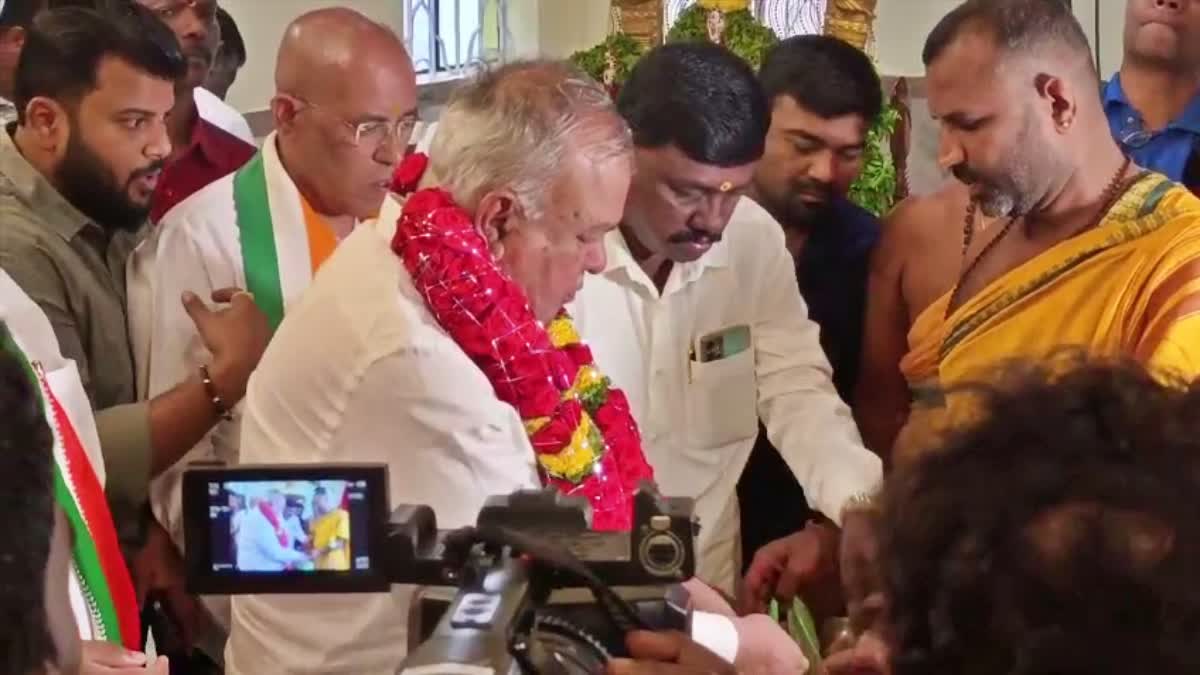 Minister Ramalinga Reddy special pooja at Hanuman temple.